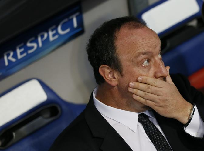 Benitez in panchina appare preoccupato nonostante l'1-0 di Moses